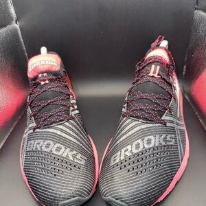 Size 8 - Brooks Hyperion Black Women, 1202261B069, Clean, No Box, 7/10 Cond